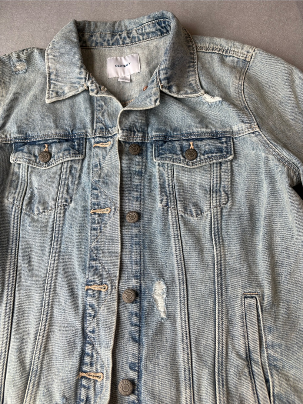 Old Navy Oversized Distressed Denim Jacket Light Wash sz L 100% Cotton - Picture 3 of 12